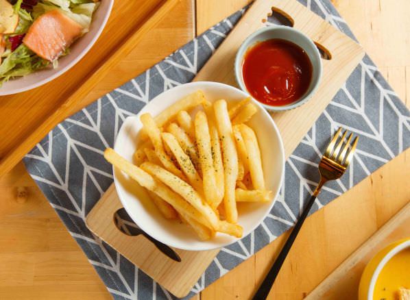 森林小徑文心店享受美食